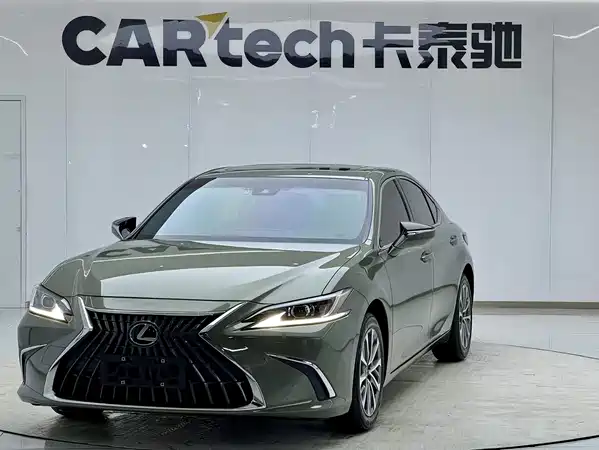 Lexus ES 2020