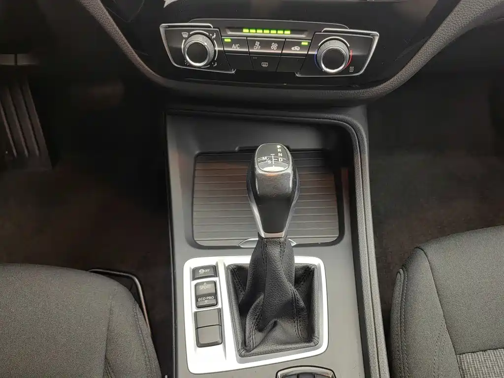 BMW 1 Series 2019 — фото 13