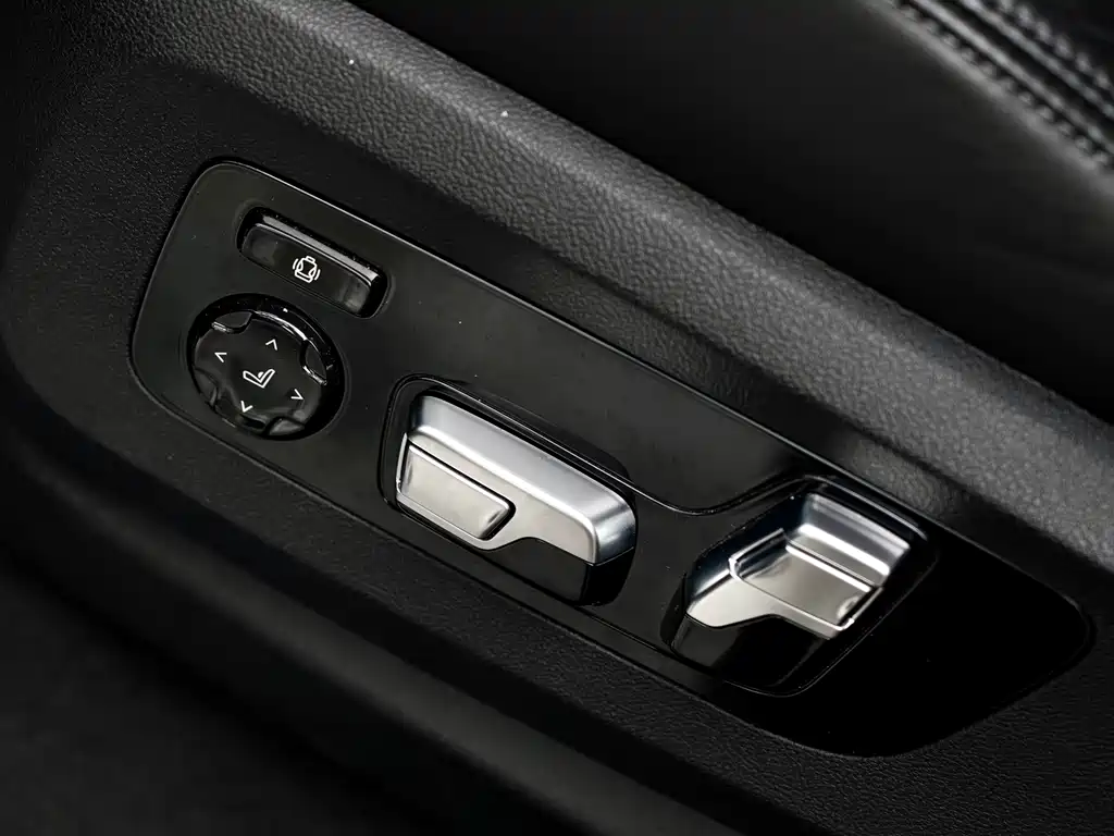 BMW X6 M 2023 — фото 15