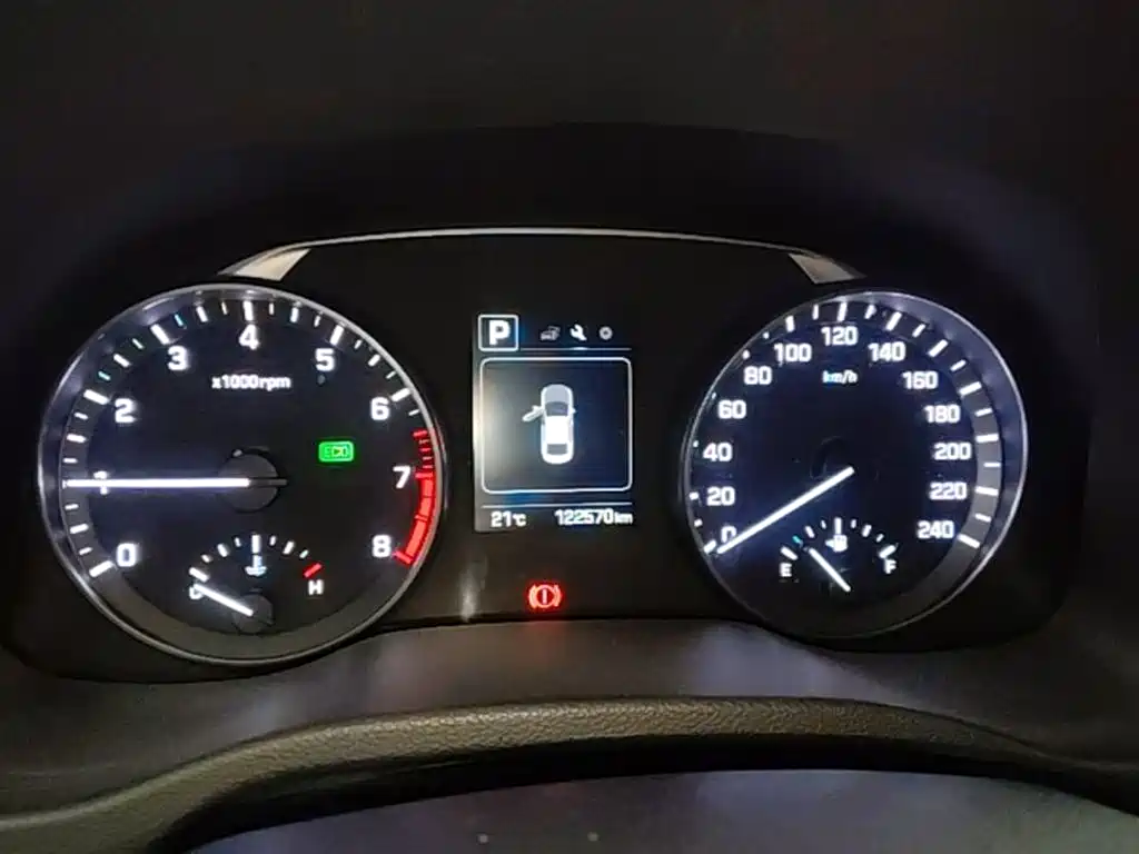 Hyundai Elantra 2018 — фото 12