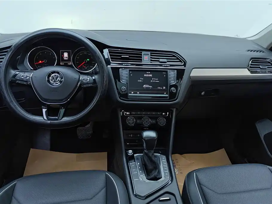 Volkswagen Tiguan L 2017 — фото 12