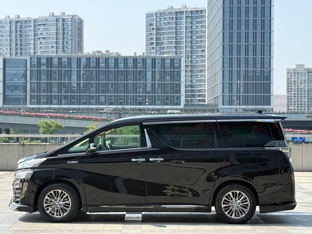 Toyota Vellfire 2022 — фото 9