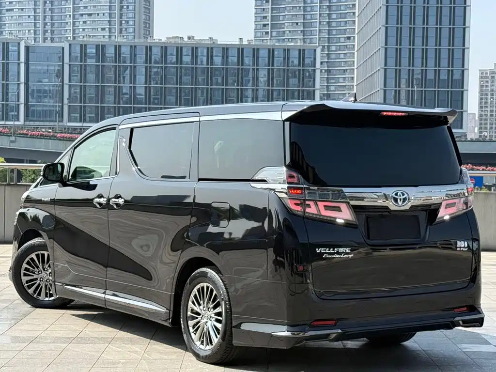 Toyota Vellfire 2022 — фото 13