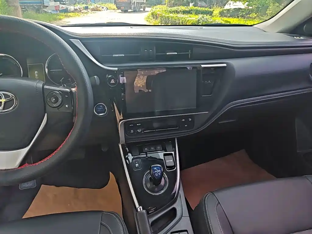 Toyota Corolla 2018 — фото 13