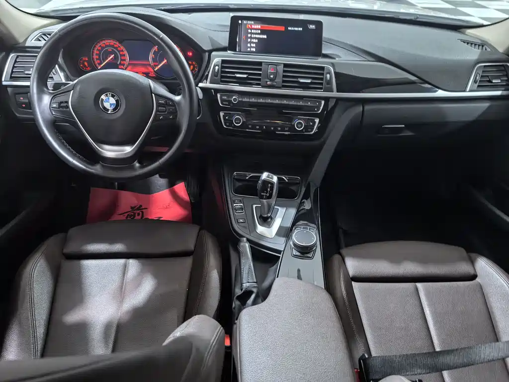 BMW 3 Series 2019 — фото 15