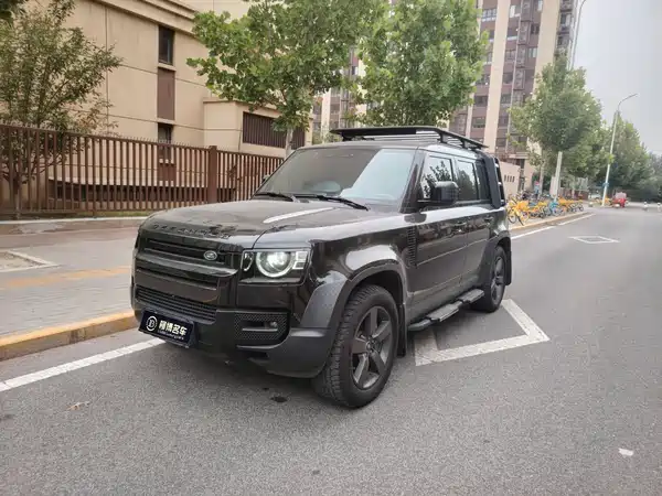 Land Rover Defender 2023