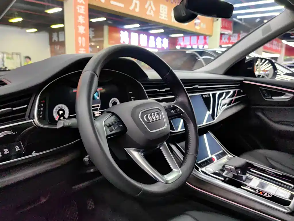 Audi Q8 2020 — фото 7