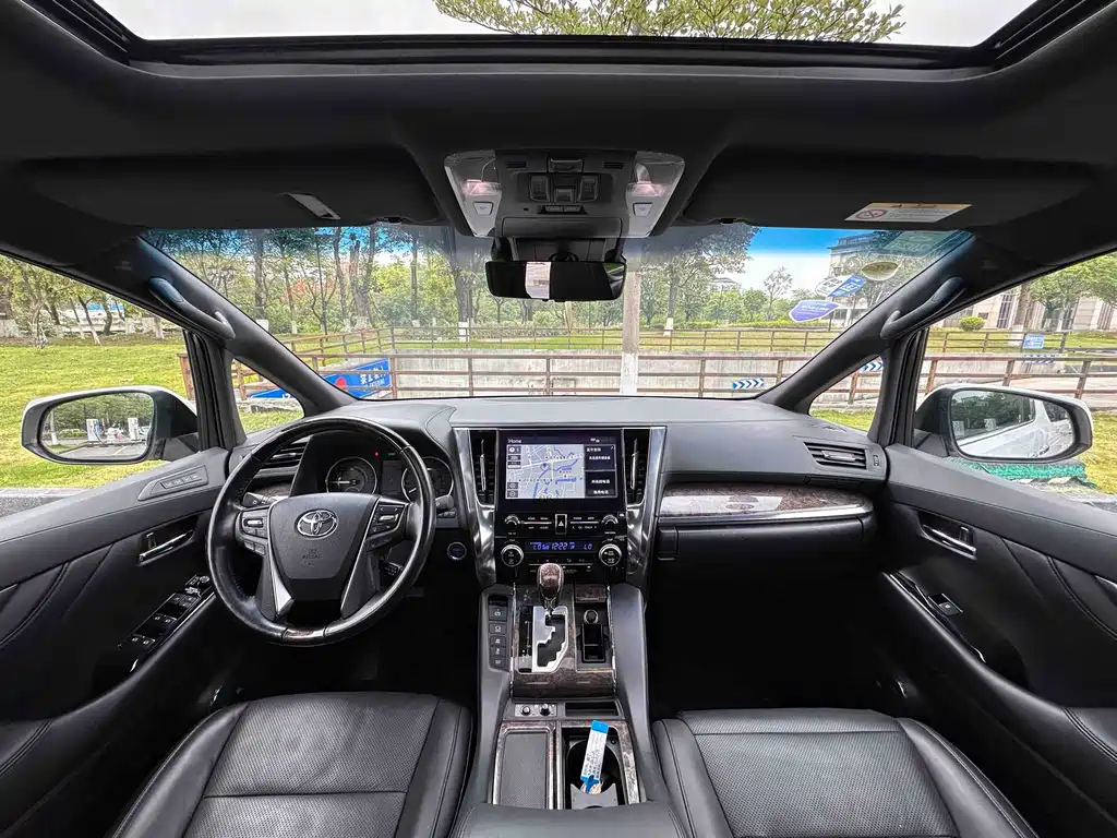 Toyota Alphard 2020 — фото 19