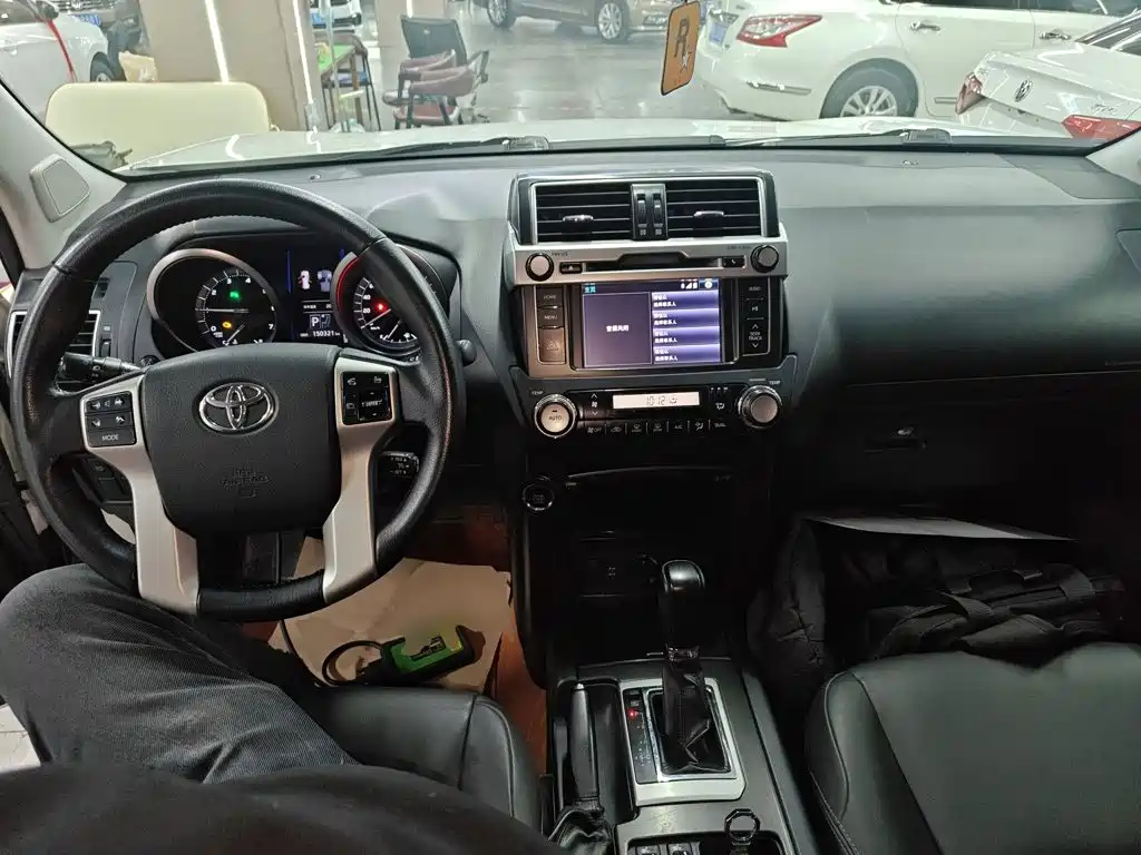 Toyota Prado 2016 — фото 12