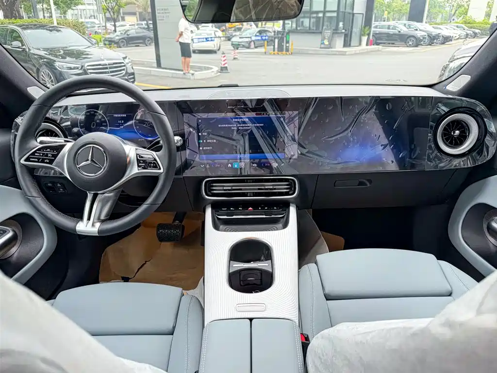 Mercedes-Benz CLA EV 2025 — фото 8