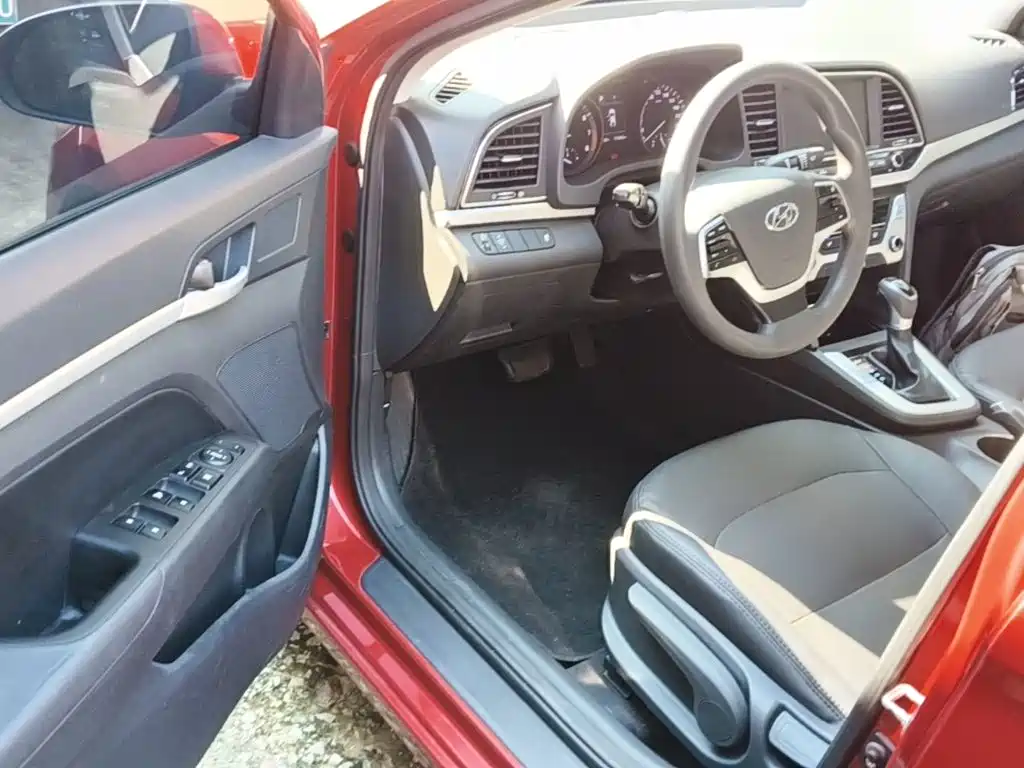 Hyundai Elantra 2018 — фото 16
