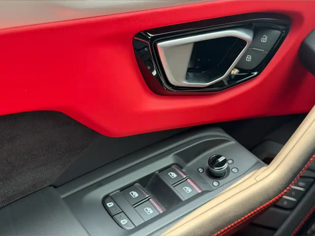 Lamborghini Urus 2025