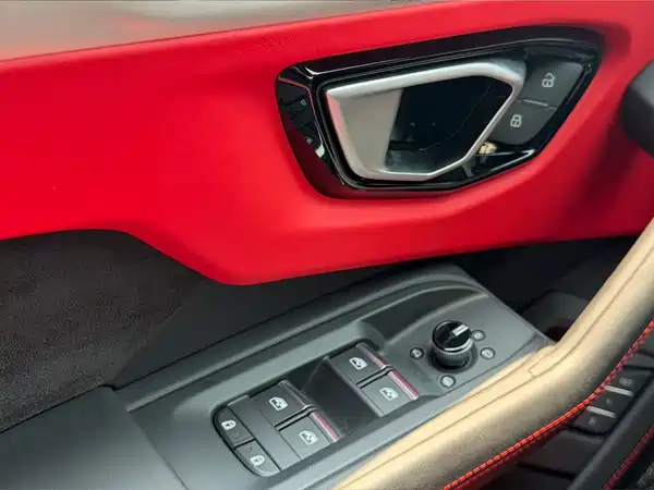 Lamborghini Urus 2025