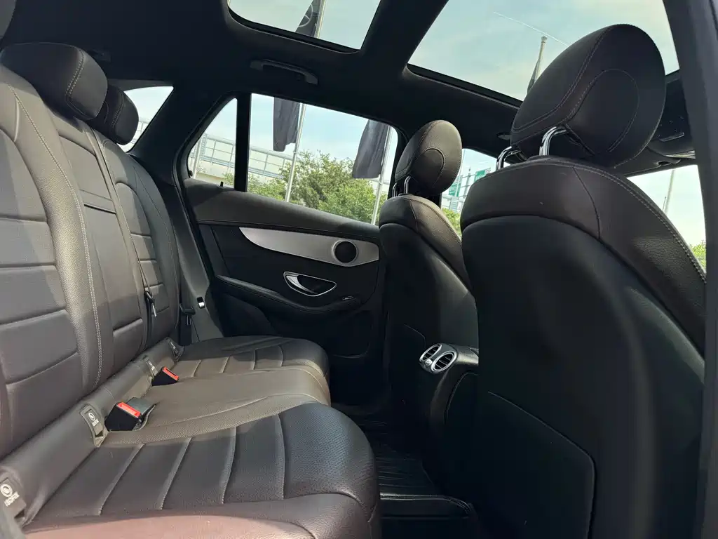 Mercedes-Benz GLC 2018 — фото 12