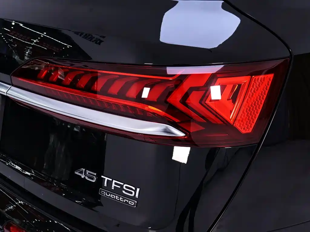 Audi Q7 2023 — фото 9