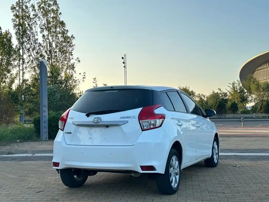 Toyota Yaris L 2014 — фото 4