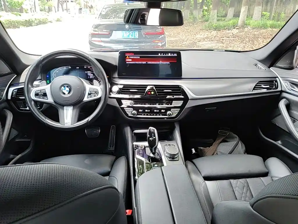 BMW 5 Series 2023 — фото 10