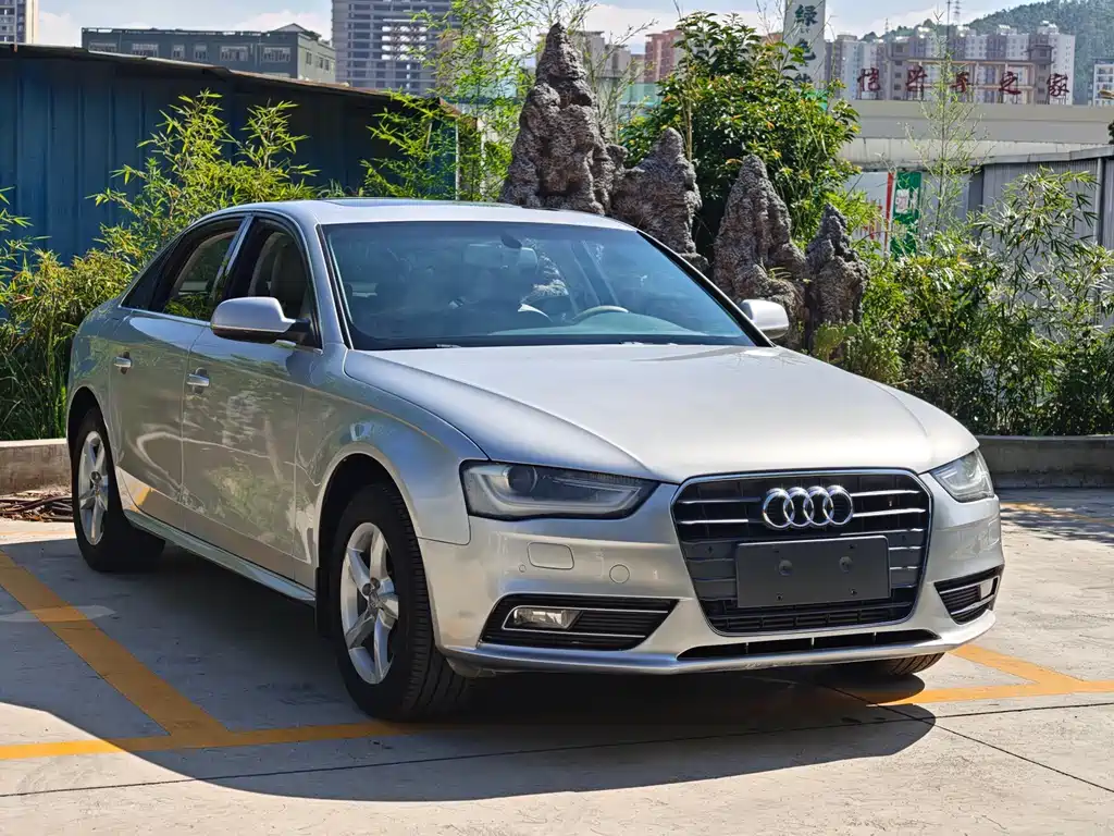 Audi A4L 2012