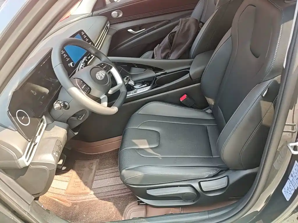 Hyundai Elantra 2025 — фото 15