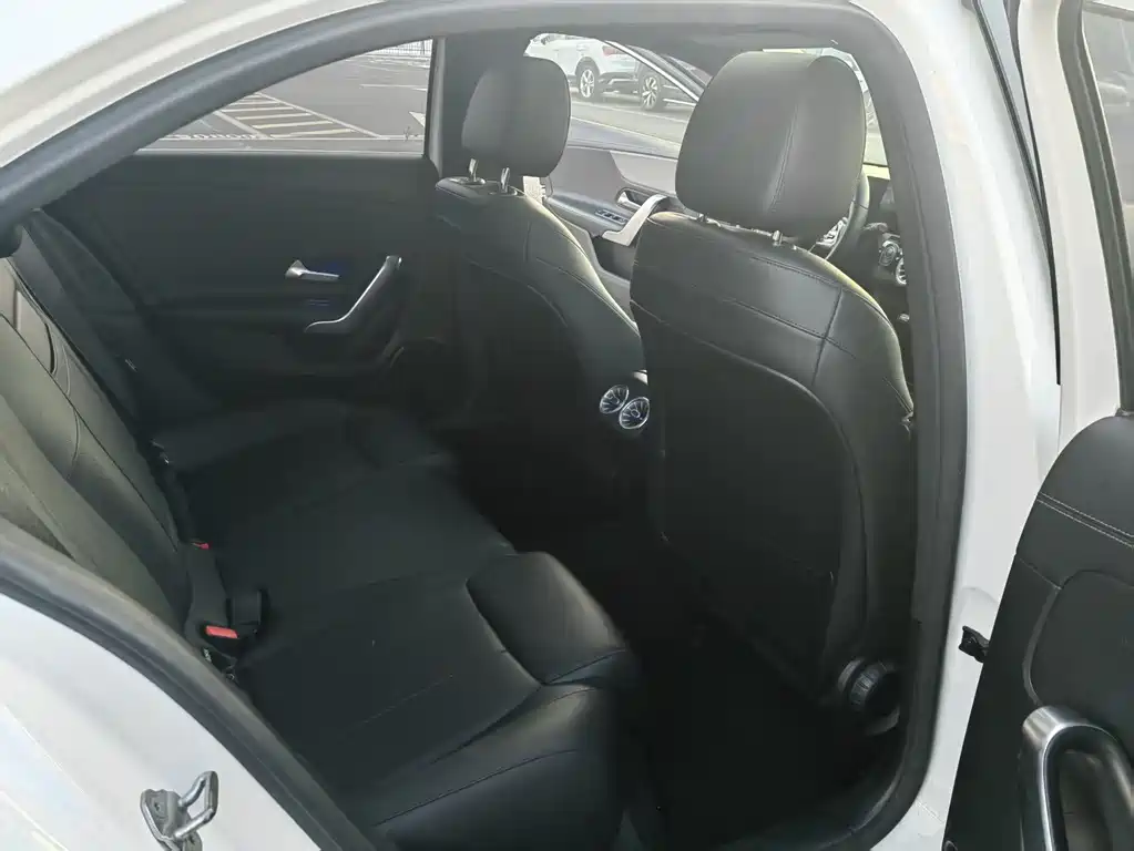 Mercedes-Benz A-Class 2021 — фото 15
