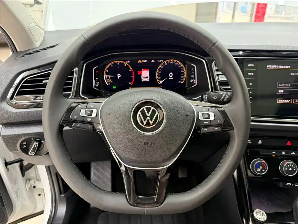 Volkswagen T-Roc 2023 — фото 11