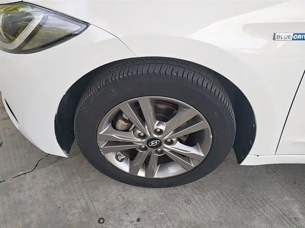 Hyundai Elantra 2018 — фото 23