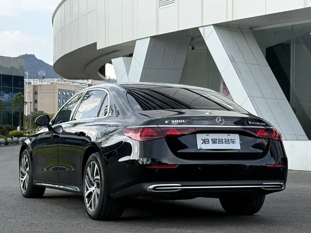 Mercedes-Benz E-Class 2024 — фото 15