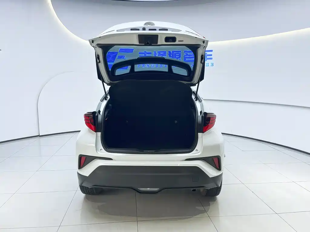 Toyota C-HR 2024 — фото 6