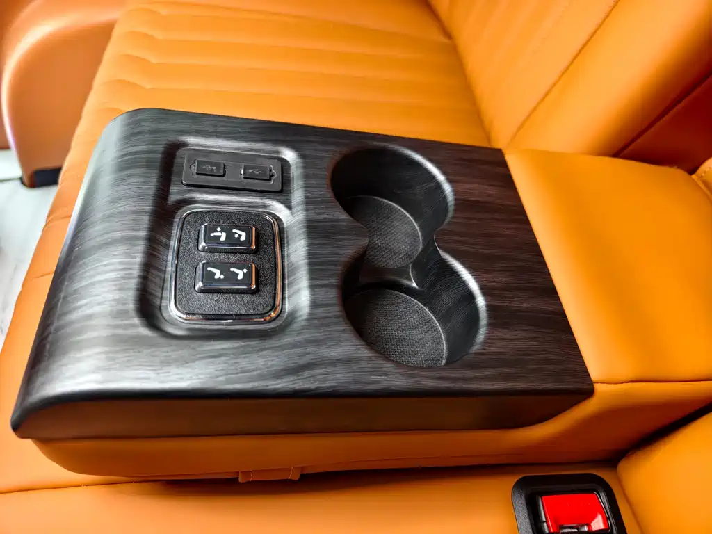 Toyota Granvia — фото 34