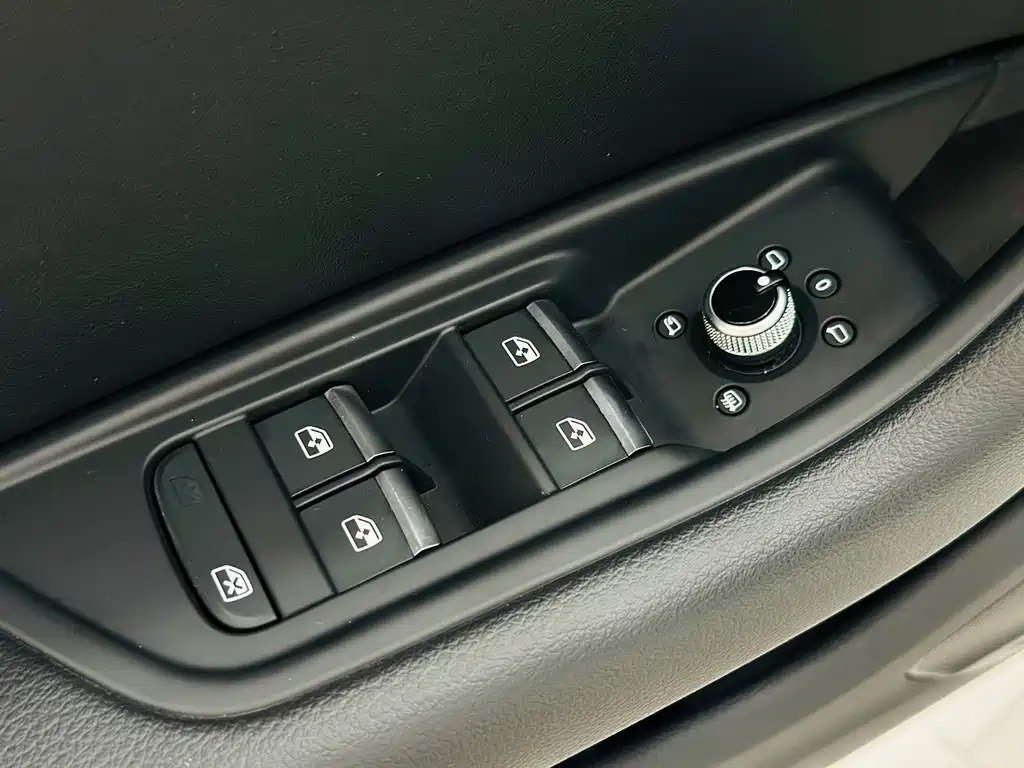 Audi A4L 2021 — фото 12