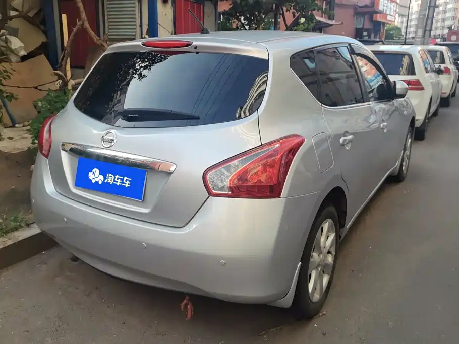 Nissan Tiida 2015