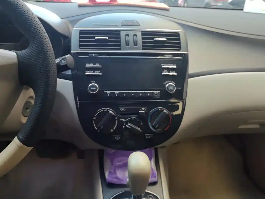 Nissan Tiida 2015 — фото 13