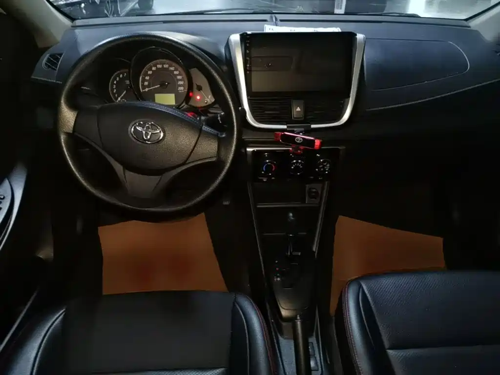 Toyota Yaris L 2021 — фото 10