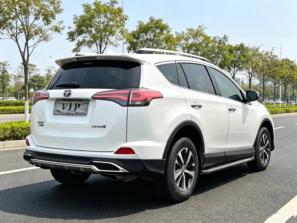 Toyota RAV4 2016 — фото 9
