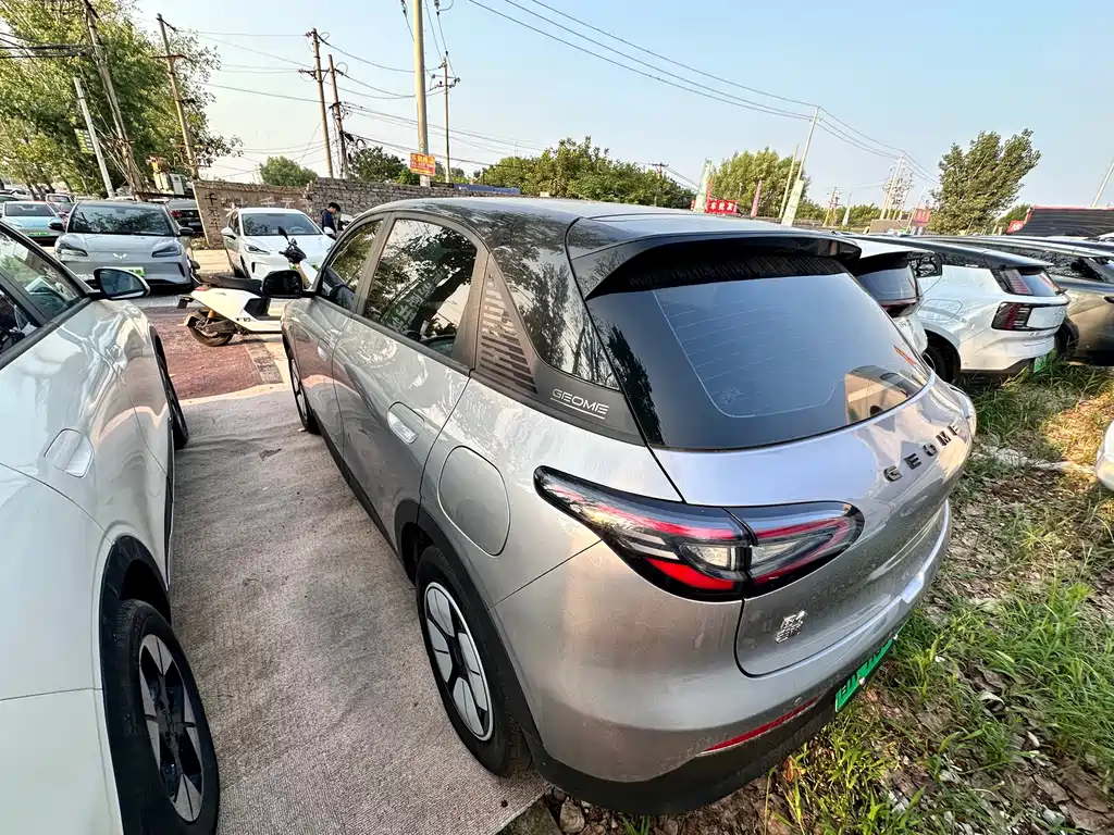 Geely Galaxy Starwish 2025 — фото 8