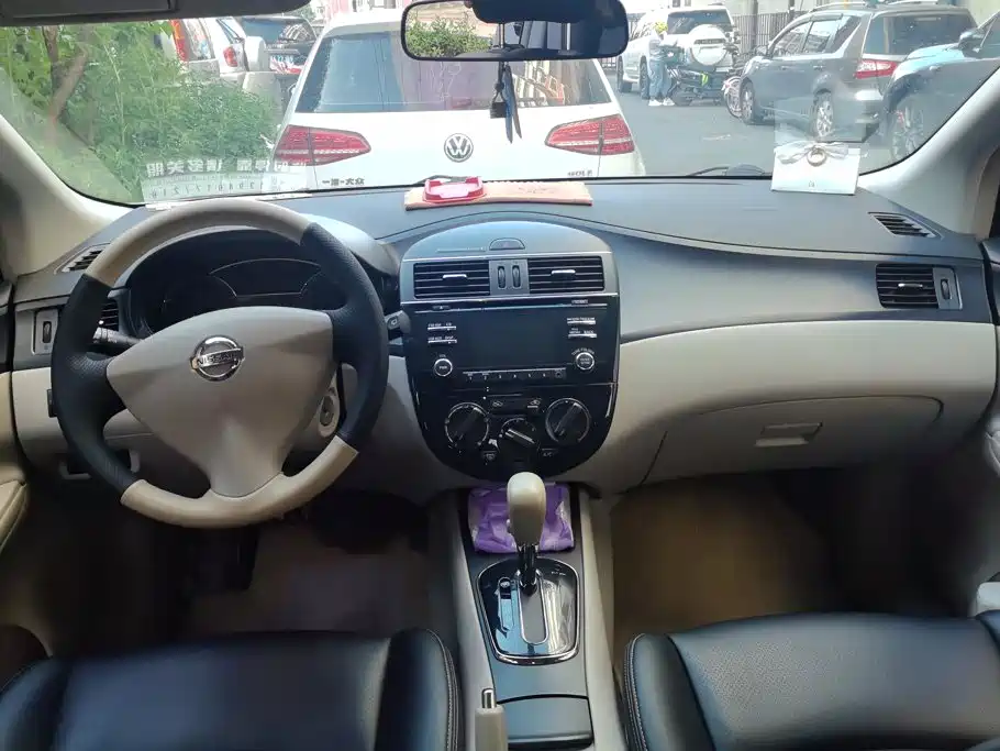 Nissan Tiida 2015 — фото 12