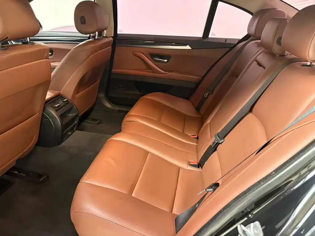 BMW 5 Series 2014 — фото 16