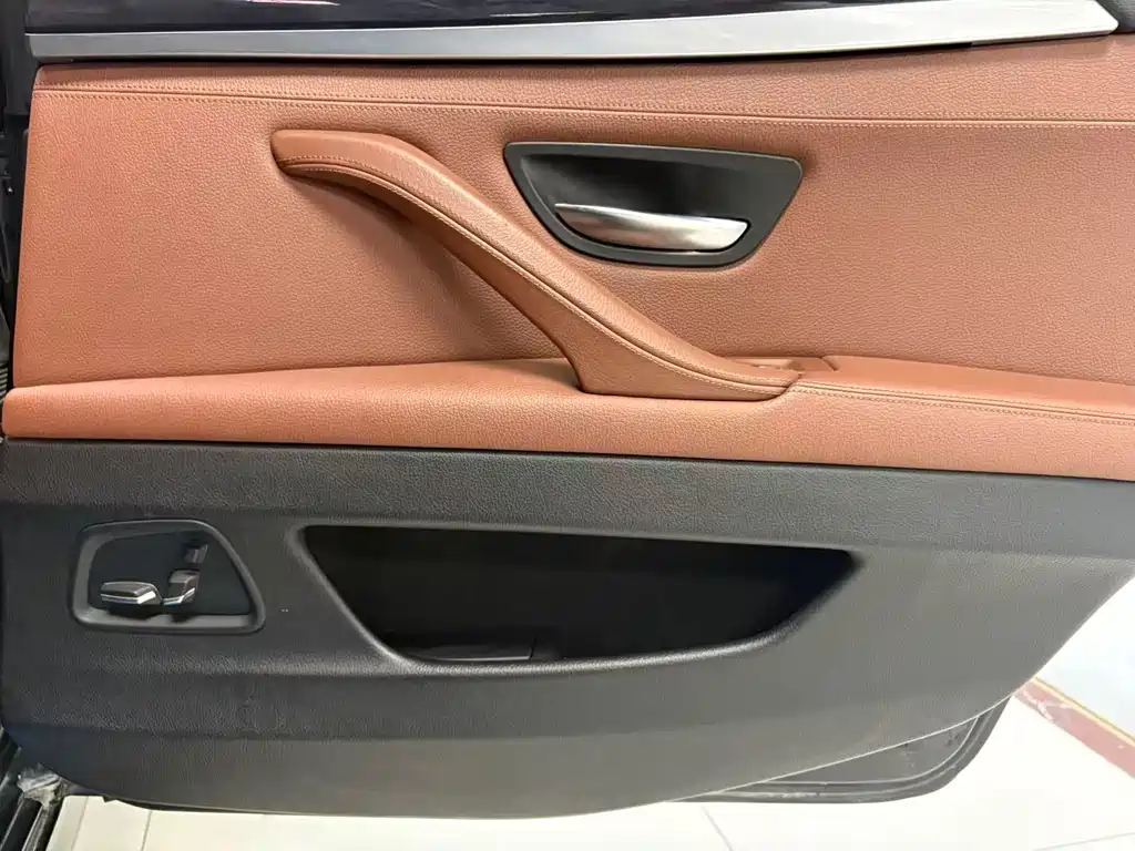 BMW 5 Series 2014 — фото 18