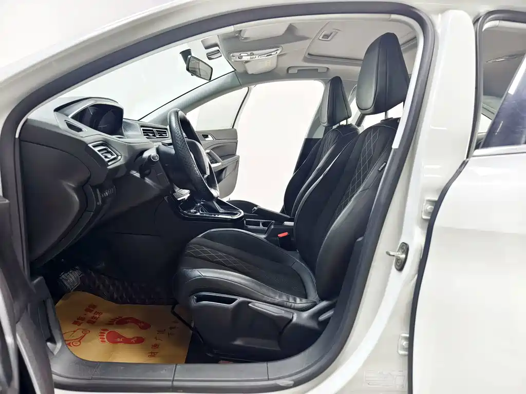 Peugeot 308 2016 — фото 11