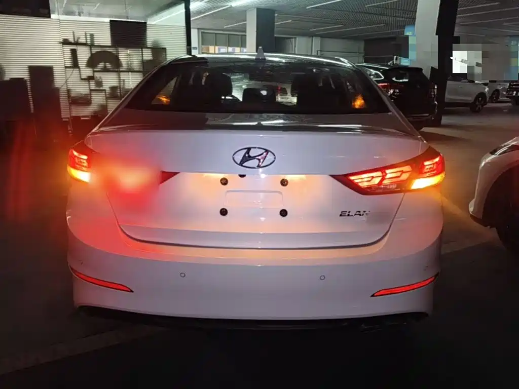Hyundai Elantra 2020 — фото 6