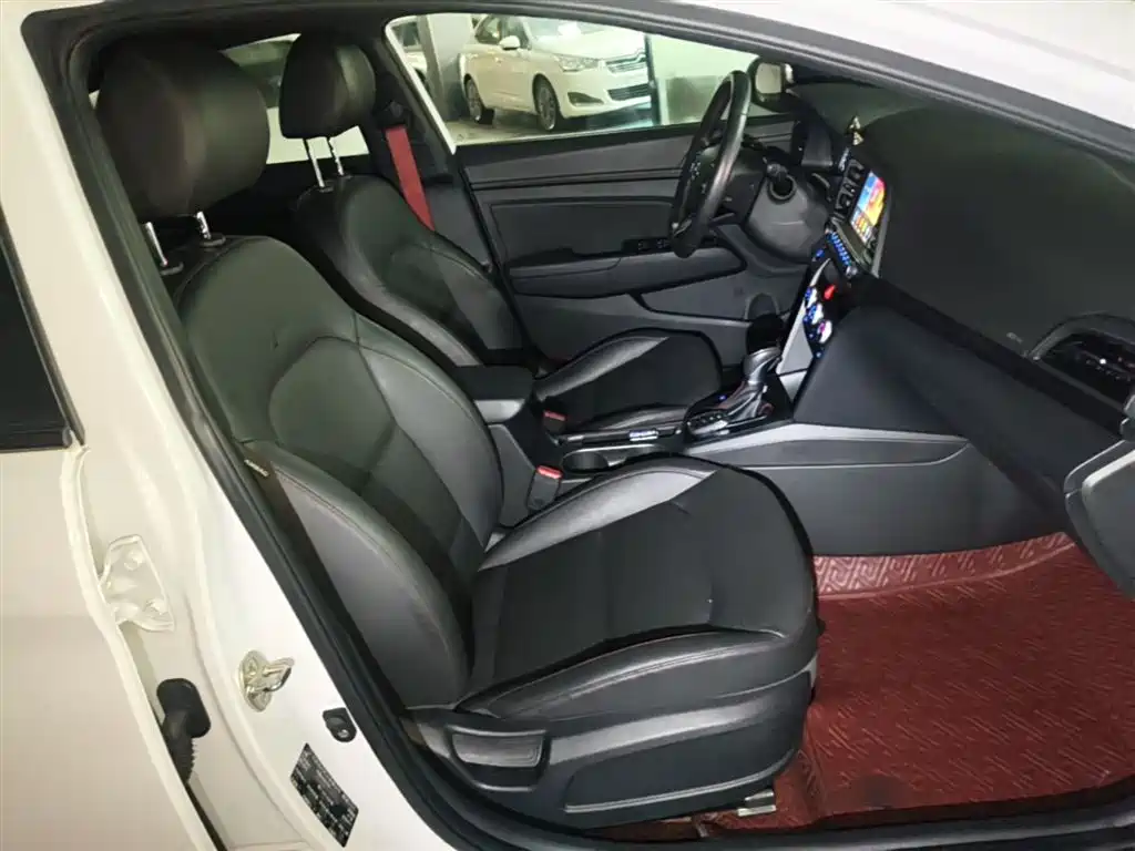 Hyundai Elantra 2020 — фото 25