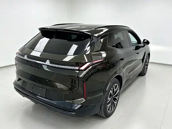 Lynk & Co 08 EM-P 2025