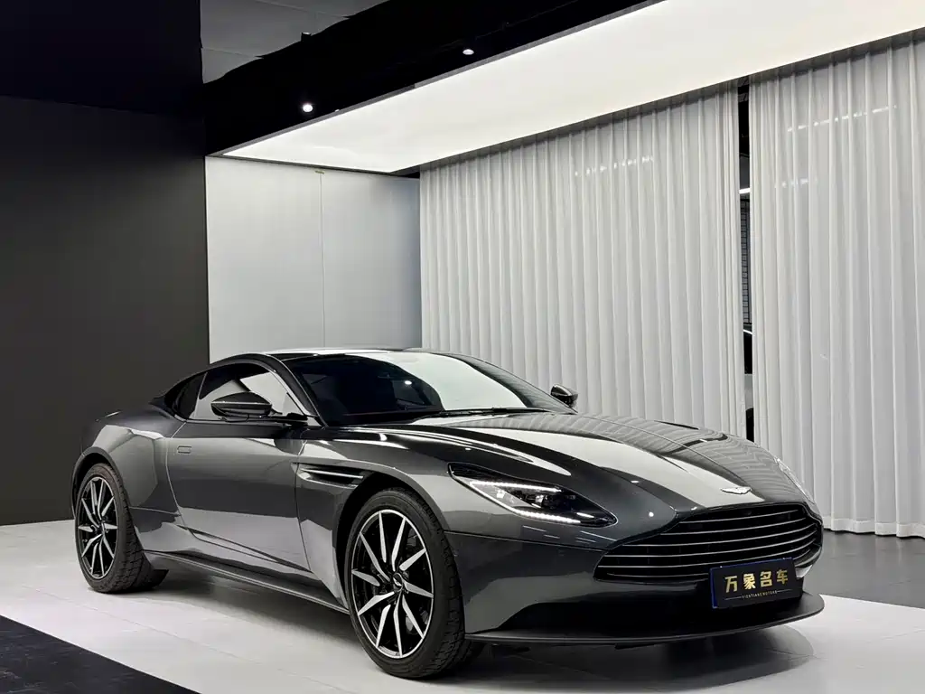 Aston Martin DB11 2020 — фото 3