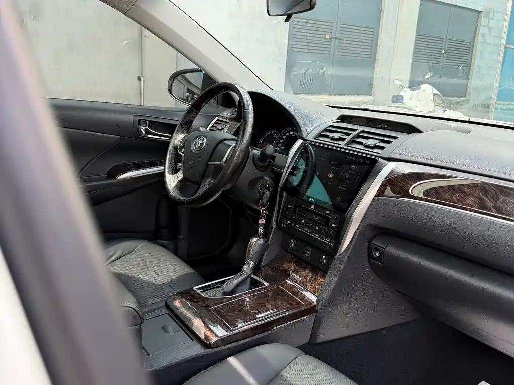 Toyota Camry 2017 — фото 8
