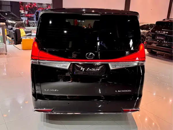 Lexus LM 2020