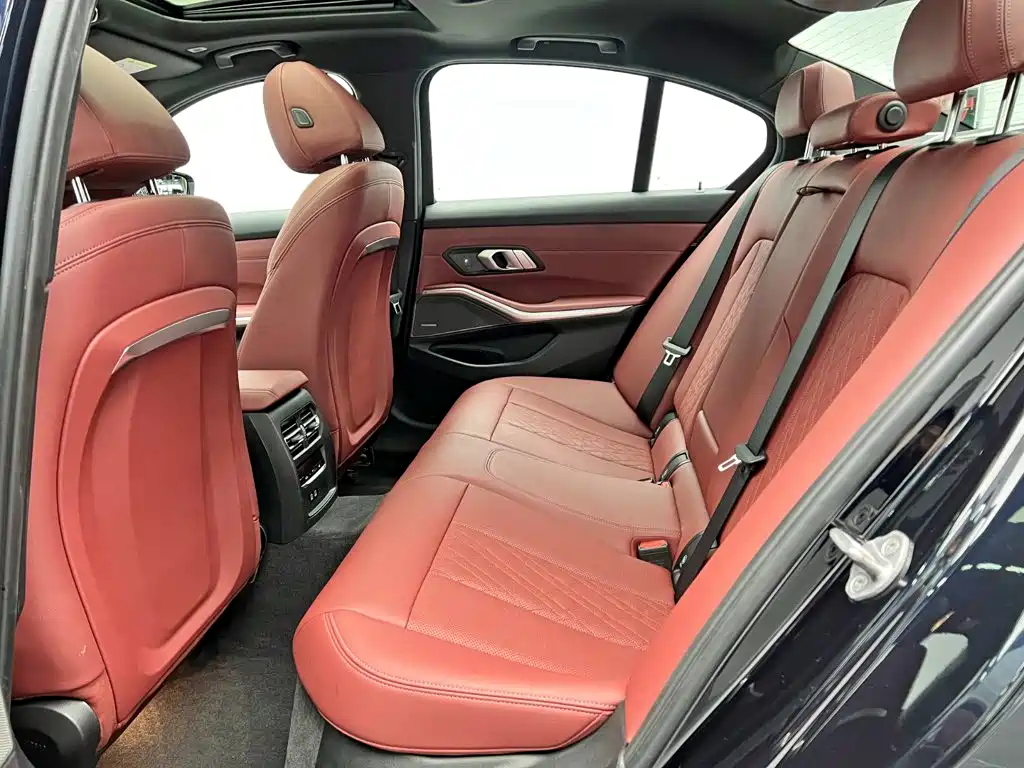 BMW 3 Series 2023 — фото 18