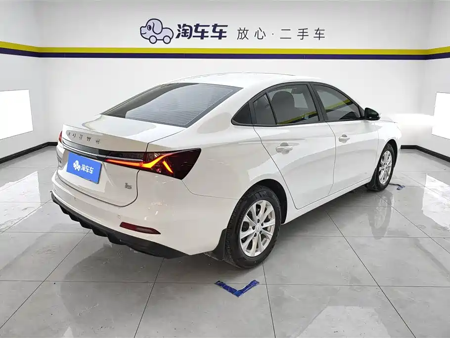 Roewe i5 2025 — фото 3