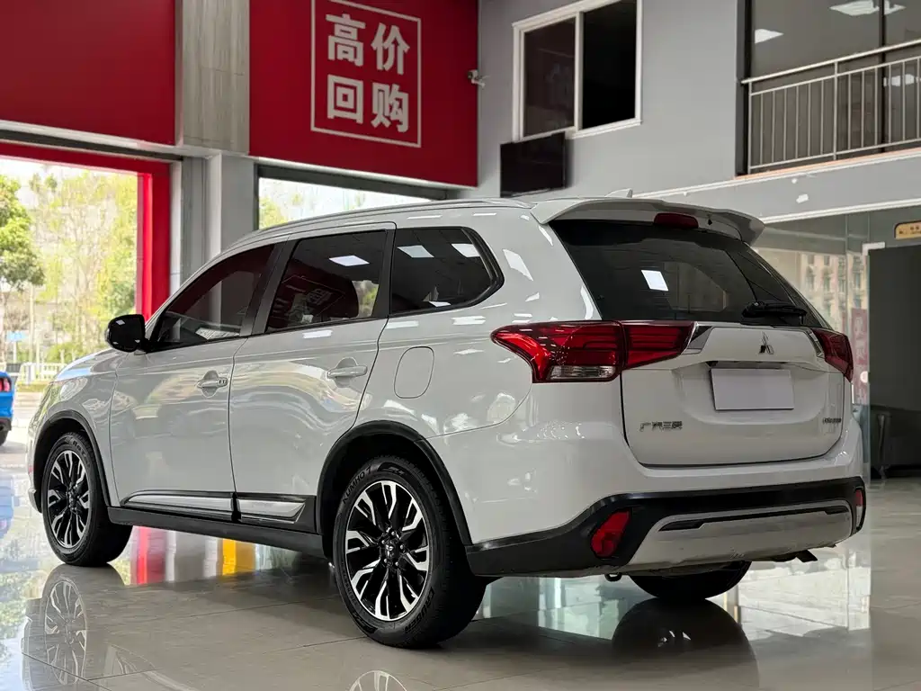 Mitsubishi Outlander 2019 — фото 4