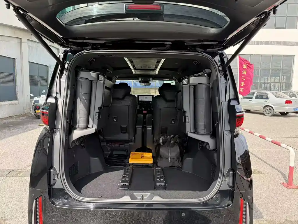 Toyota Vellfire 2023 — фото 8