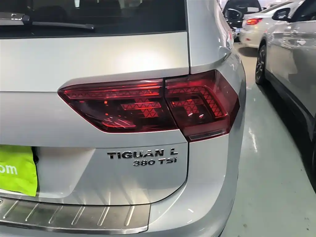 Volkswagen Tiguan L 2018 — фото 8